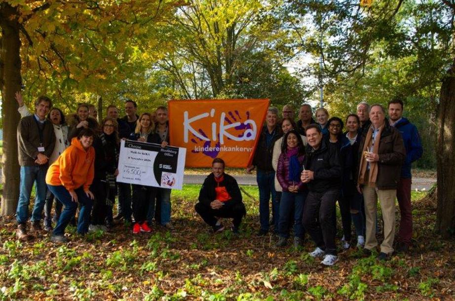 A group of people posing with a sign that says 'KIKA'